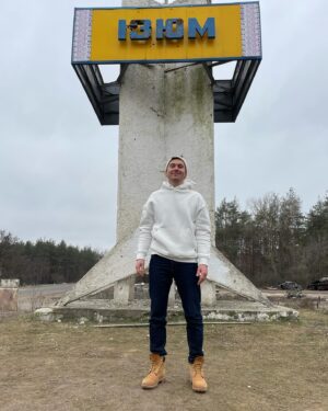 Volodymyr Ostapchuk Instagram - Раніше бажали, щоб наступний рік був кращим, 
а зараз хочу побажати, щоб він був не гіршим,
ніж 2023 

Дякую Збройним Силам України за цей рік! 
Слава Україні! 
Героям слава! 

З Новим роком🙌