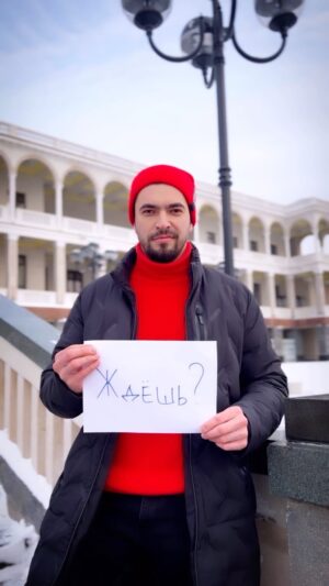Vyacheslav Makarov Instagram - «Сердце изо льда» 01.12
Растоплю ваши души и сердца 💔 
в первый день зимы
Чем больше лайков и комментариев на этом видео, тем быстрее выйдет клип🎈
Погнали?)
⠀
01.12.2023
«Сердце изо льда» 🧊

#вячеславмакаров #сердцеизольда #славамакаров  #премьера1декабря #новыйрелиз #новаяпесня