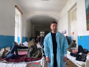 Vyacheslav Manucharov Instagram - Навестил наших ребят в госпитале!!! Сил вам, здоровья , терпения и скорейшей победы!!