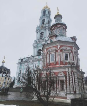 Vyacheslav Manucharov Instagram - О преподобне и богоносне отче наш Сергие! Воззри на нас милостивно и, к земли приверженных, возведи к высоте небесней. Укрепи наше малодушие и утверди нас в вере, да несомненно уповаем получити вся благая от благосердия Владыки Бога молитвами твоими.
Испроси предстательством твоим всякий дар всем и коемуждо благопотребен и вся ны споспешествующими твоими молитвами сподоби в день Страшнаго суда шуия части избавитися, десныя же страны общники быти и блаженный оный глас Владыки Христа услышати: ПРИИДИТЕ, БЛАГОСЛОВЕННИИ ОТЦА МОЕГО, НАСЛЕДУЙТЕ УГОТОВАННОЕ ВАМ ЦАРСТВИЕ ОТ СЛОЖЕНИЯ МИРА. Аминь.