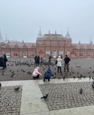 Vyacheslav Manucharov Instagram - О преподобне и богоносне отче наш Сергие! Воззри на нас милостивно и, к земли приверженных, возведи к высоте небесней. Укрепи наше малодушие и утверди нас в вере, да несомненно уповаем получити вся благая от благосердия Владыки Бога молитвами твоими.
Испроси предстательством твоим всякий дар всем и коемуждо благопотребен и вся ны споспешествующими твоими молитвами сподоби в день Страшнаго суда шуия части избавитися, десныя же страны общники быти и блаженный оный глас Владыки Христа услышати: ПРИИДИТЕ, БЛАГОСЛОВЕННИИ ОТЦА МОЕГО, НАСЛЕДУЙТЕ УГОТОВАННОЕ ВАМ ЦАРСТВИЕ ОТ СЛОЖЕНИЯ МИРА. Аминь.