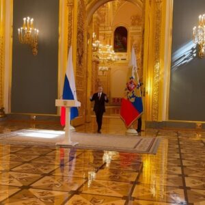 Vyacheslav Manucharov Instagram - Подошла к концу президентская избирательная кампания. Позади 15 городов России. И десятки встреч. Горд быть доверенным лицом Владимира Путина. Наша большая команда единомышленников проделала большую работу, чтобы явка на выборах была высокой. В результате, она оказалась рекордной за всю новейшую историю России - 77,44%. А это 87,1 млн избирателей. Из них 87,28% поддержали кандидатуру Владимира Путина. Спасибо каждому, кто не остался в стороне и проголосовал. 

Сегодня на встрече Владимир Путин отметил, что это только начало. Впереди много важной и ответственной работы. В том числе и по наказам избирателей, которые нам удалось собрать. Каждый будет внимательно изучен и проработан. 

Ну, а Владимиру Владимировичу - здоровья и сил! Горжусь своим президентом! Служу России!