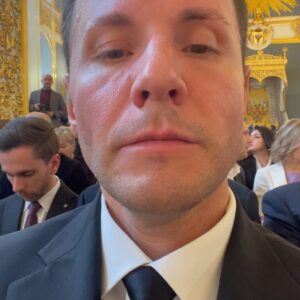 Vyacheslav Manucharov Instagram - Подошла к концу президентская избирательная кампания. Позади 15 городов России. И десятки встреч. Горд быть доверенным лицом Владимира Путина. Наша большая команда единомышленников проделала большую работу, чтобы явка на выборах была высокой. В результате, она оказалась рекордной за всю новейшую историю России - 77,44%. А это 87,1 млн избирателей. Из них 87,28% поддержали кандидатуру Владимира Путина. Спасибо каждому, кто не остался в стороне и проголосовал. 

Сегодня на встрече Владимир Путин отметил, что это только начало. Впереди много важной и ответственной работы. В том числе и по наказам избирателей, которые нам удалось собрать. Каждый будет внимательно изучен и проработан. 

Ну, а Владимиру Владимировичу - здоровья и сил! Горжусь своим президентом! Служу России!