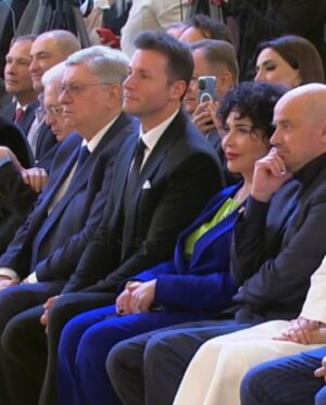 Vyacheslav Manucharov Instagram - Подошла к концу президентская избирательная кампания. Позади 15 городов России. И десятки встреч. Горд быть доверенным лицом Владимира Путина. Наша большая команда единомышленников проделала большую работу, чтобы явка на выборах была высокой. В результате, она оказалась рекордной за всю новейшую историю России - 77,44%. А это 87,1 млн избирателей. Из них 87,28% поддержали кандидатуру Владимира Путина. Спасибо каждому, кто не остался в стороне и проголосовал. 

Сегодня на встрече Владимир Путин отметил, что это только начало. Впереди много важной и ответственной работы. В том числе и по наказам избирателей, которые нам удалось собрать. Каждый будет внимательно изучен и проработан. 

Ну, а Владимиру Владимировичу - здоровья и сил! Горжусь своим президентом! Служу России!