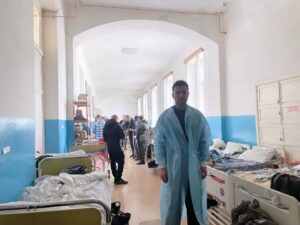 Vyacheslav Manucharov Instagram - Навестил наших ребят в госпитале!!! Сил вам, здоровья , терпения и скорейшей победы!!