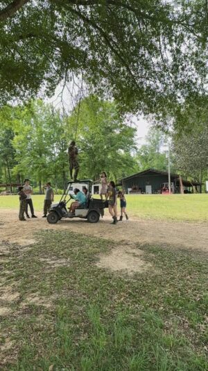 Walker Hayes Instagram - Trick shot day 336 🤯🤯🤯 Family effort here!!!!! Baylor got it💪 The Goo almost got it ❤️ So much fun getting this one!  Down to 30 left🙏👊💪🦆🦌 Let’s goooooo!  Three video angles: Pops and @artworkbyisabelle