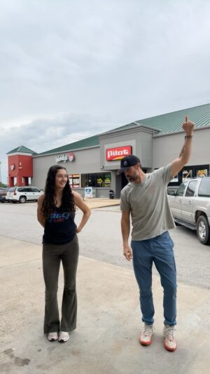 Walker Hayes Instagram - And I forgot it🤷‍♂️😂💪 Lela’s a good sport and @pilot is the best🦆🦌 #samedrunk