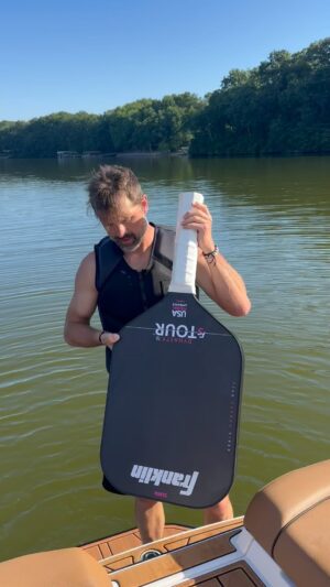 Walker Hayes Instagram - @franklinsports 💪💪 @moombaboats @aquasportnashville imma be hurting tomorrow!  Love to see my kids beat me at stuff…and I hate it😂😂Never give up