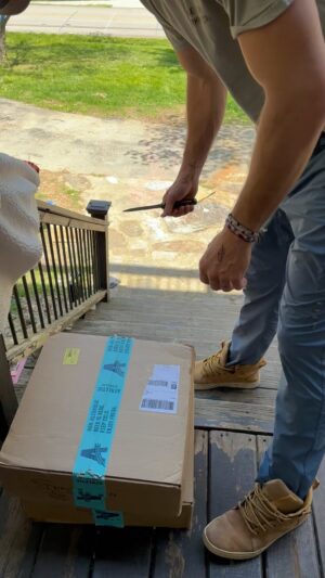 Walker Hayes Instagram - 🍺🔥🍺🔥🍺🔥 @athleticbrewing is on top of their shipping game!!!!!!!! AND packaging! “Fancy Like” not only tastes amazing but it LOOKS INCREDIBLE 💪 🦆🦌