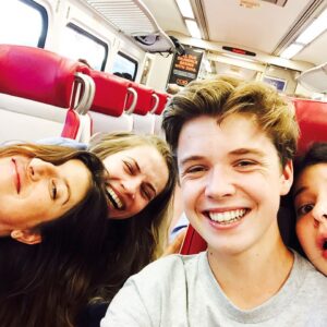 Wallis Currie-Wood Instagram - #famlove @evanroeofficial @kathrine_herzer @tarasummers