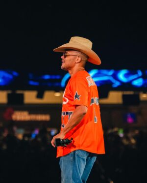 Walshy Fire Instagram - To perform at the NRG stadium (home of Houston Texans), on a stage shaped like an onion, that turns into a huge star,  with a continuously spinning stage on top of the star! Jah Know.  One of the dopest events I have ever played. The athletes and competition level is crazy. I hope the pics and videos do the level of production justice. Tbh, you had to be there. One in a million, big respect @rodeohouston 🫶🏽 🤟🏽

Snaps by @gnodsgn @rodeohouston 

The z-ro song isn’t on here so chose the original but H-Town yall know 🤟🏽