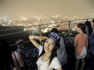 Wang Shuang Instagram - 哈哈 看到有人留言说，虽然现在不能出门旅游，但可以发发以前的旅游照。那好吧，我翻了翻相册，找出几张年轻时的我，哈哈哈。当然现在依然年轻。😜😜😜