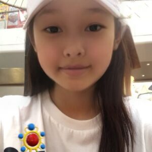 Wang Shuang Instagram - 六一快乐呀。这个滤镜拍完都不像了。🙈🙈😂