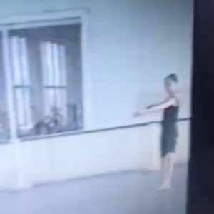 Wang Shuang Instagram - 中专同学发来我十几年前的视频。那时的自己还挺有精气神。视频有点糊，凑和看。哈哈哈🤣😄😄