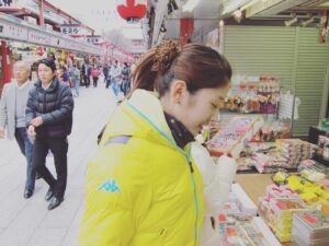 Wang Shuang Instagram - 哈哈 看到有人留言说，虽然现在不能出门旅游，但可以发发以前的旅游照。那好吧，我翻了翻相册，找出几张年轻时的我，哈哈哈。当然现在依然年轻。😜😜😜