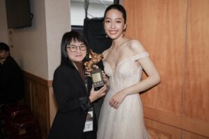 Wang Yu-xuan Instagram - 驚覺又過了一年，一年說短好像還是在某些煎熬時日放慢了，一年說長也是再努力一些就過了；今年將以不同的身份、同一份心站上舞台，更多的祝福，更多愛和熱情，期許大家玩的開心，也希望自己相隔一年站在台上能同樣感動、珍惜，呼，祝福一切。