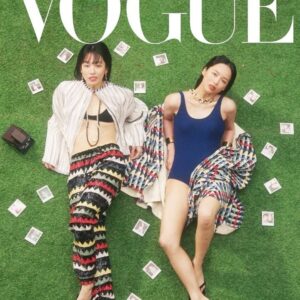 Wang Yu-xuan Instagram - #VogueECover  在彼此身上感受、學習並成長，她們似乎截然不同，卻又其實很像。

姐姐渝屏是一個很有要求的人，會替自己設規定，比方一週要運動三次，比方開始寫劇本的她，規定即使沒靈感，一天也必須在書桌前待五小時......，彷彿是一種限制，但她說，當你可以自我控制時，你的心其實是自由的；妹妹渝萱看似大大咧咧的隨興，卻是個徹頭徹尾的完美主義者，她知足卻又貪心的希望所有事都按自己的想法完成，心裡常天人交戰。

渝屏與渝萱不約而同走上表演之路，以表演為基底，揮灑屬於自己的獨特，就像一場雙人舞，她們踩踏著同樣的步伐，但書寫著不同軌跡，在行進中，各自燦爛。

🔗 看更多獨家精彩專訪內容，請點 @voguetaiwan 首頁連結

Talent: 王渝屏 ＠wang.yu.ping 王渝萱 ＠se8830

APAC Editorial Director: Leslie Sun @sunles
Project managing director: Amber Lo @yenchenlolo
Managing editor: Emma Huang @emmahuang1030

Photographer: Deon Wong @deonwong
Video Director: HsiangLin @hsiang0 
Director of Photography: Eric Chiang @chiang_shang_yun
Camera Assistant: Kenny Lee @bombomkenny
Gaffer: Cash Ng @cashng
Best Boy: Eddie Huang
Set Design: Chiu Lin 
Interview: Ariel Hsu 

Stylist: Kevin Cheng @orangekai @thekaiissue
Yuping
Makeup: Shin Tsai @shintsaimakeup
Hair: Uffie Chien @uffie1992
Yuxuan
Makeup: Nash Chen @nash_chen
Hair: Odye Weng（Hairmosa.lab） @odyeweng
Fashion: CHANEL @chanelofficial 

#王渝屏 ＃王渝萱 #vogueceleb