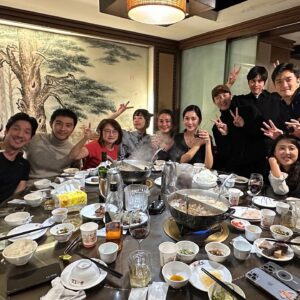 Wang Yu-xuan Instagram - 大家好
想跟大家更新及報告
今年四月底即將從幸星娛樂畢業啦

從踏入演員這條路開始一直都是林可喬女士陪在我身邊，教我如何對待演員這份工作，如何應對和保護自己，如何對演員這樣的職業保持高度的自持，而幸星娛樂的所有前輩們都是我的榜樣資優生，我打從心裡喜歡公司所有演員的開朗、樂觀及善良，希望之後我們也能繼續相遇，也祝福公司的你們一切順利，把幸福帶給身邊的工作人員和觀眾。小鈴姐、昊奇、林孫、少宗哥、家慧姐、政均、銀豪，真的每個都是讓人喜愛的存在和優秀的演員，好想跟你們一起演戲，當然還有傅傅和波妞、波妞爸媽，謝謝你們總是寵愛我。

我和林可喬女士也一起經歷了很多難關和挑戰，包括第一支長片、第一次入圍、第一次得獎、好幾次的意見不同、好幾次溝通與和解，每個人生快樂和沮喪的時刻都在彼此身旁，我們在對方身邊一起成長和冒險，一起闖了很多艱困的關卡（可能要配合我學校的時間是最難的一關🤣），謝謝妳當時願意相信一個沒人看見的肉肉小渝萱，謝謝妳的包容和努力，儘管有很多吵鬧，但美好的部分更多，謝謝慧翎導演讓我碰見妳，我愛妳。

未來會有更多的新挑戰
我會繼續以演員的身份向前
請大家繼續期待新的作品 
我也會繼續加油
謝謝幸星娛樂的你們

王渝萱