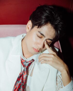 Wanut Sangtianprapai Instagram - We change ideas like neckties. 📷: @chonticha.sai