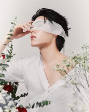 Wasuthorn Chaijindar Instagram - Love n Rose 🌹🤍 

#Peatwasu #CaptainPeat #BabyFeat