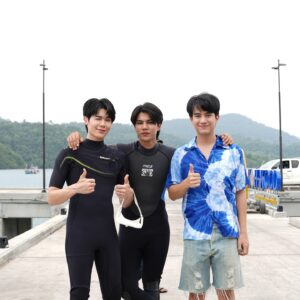 Wasuthorn Chaijindar Instagram - ส่งท้ายภาพบนเกาะก่อนจะกลับเข้ากรุงเทพกันครับ ก่อนอีพี 4 จะมา ยังตามไปดูบรรยากาศเบื้องหลังได้ที่ Behind the sea นะครับ 🏴‍☠️⛵️✨

#ต้องรักมหาสมุทร
#LoveSeaTheSeries