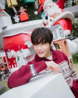 Wasuthorn Chaijindar Instagram - 🎄 Merry Christmas 🎄

#Peatwasu #CaptainPeat #BabyFeat