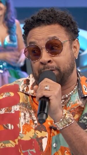 Wayne Brady Instagram - What a way to celebrate our primetime Vacation episode with @direalshaggy, coming to you tonight at 8/7c on @cbstv!🏝️🎉 #LMAD