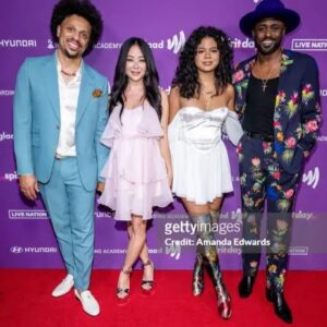 Wayne Brady Instagram - Last night I have the honor of performing at the  @glaad #SpiritDay concert at The Belasco. Thank you @frankiejgrande for all the love! Of course I showed up with my beautiful family @theofficialmailebrady @mandietaketa & @jasonmichaelfordham. What a wonderful night of music and love! I know that I can do anything with my family having my back! Shout out to @fruitionhatco for my hat! Got a brother looking expensive lol!