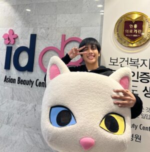 Weerapat Toemmaneerat Instagram - วันนี้ผมมีโอกาสได้มาปรึกษาเกี่ยวกับโปรแกรม lifting ยกกระชับผิวหน้าที่ @idhospital_th ครับ ปกติแล้วผมมีปัญหานี้มานานมากๆ ทั้งพวกริ้วรอยและผิวที่ไม่กระชับจากการลดน้ำหนัก เลยอยากให้ปัญหานี้หายไปจะได้มีความอ่อนวัยมากยิ่งขึ้น ในตอนแรกผมตื่นเต้นมากๆ เจอพอเจอคุณหมอแล้วความตื่นเต้นหายไปเลย คุณหมอให้คำปรึกษาได้อย่างตรงจฺดและใจดีมากๆ เลยครับบวกกับสถานที่คือรับรู้ได้ถึงมาตราฐานระดับผู้เชี่ยวชาญสฺดๆ( ตึกใหญ่มาก🤩 ) ผมเลยวางใจที่นี่เลือกทำเอนโดไทน์ยกกระชับริ้วรอยบริเวณหน้าผาก โบท็อกซ์หางตา คุณหมอเลยแนะนำให้ดูดไขมันเหนียงกับร้อยไหมไปเพิ่มด้วยเพื่อความเป้ะ ไหนๆมาแล้วยังไม่หมดครับ คฺณหมอใจดีเติมไขมันบริเวณรอบดวงตาให้อีกเพื่อเพิ่มความสดใส สุดท้ายผมจะเยาวรุ่นเพิ่มแค่ไหน รอติดตามเลยครับ ตื่นเต้น เย้ 

#idhospital #โรงพยาบาลไอดี #ไอดียืนหนึ่งเรื่องศัลยกรรม #รีวิวจริงจากลูกค้าไอดี #ไอ้ต้าวไอดี
 #ศัลยกรรมเกาหลี #รีวิวศัลยกรรม