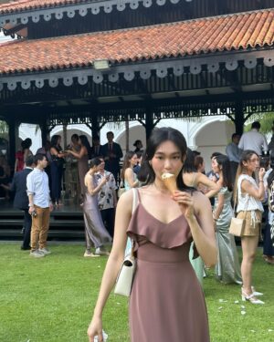 Wei Huang Instagram - Dress for wedding guest @caspialili 
在美好的場合穿上美好的洋裝，一起慶祝✨