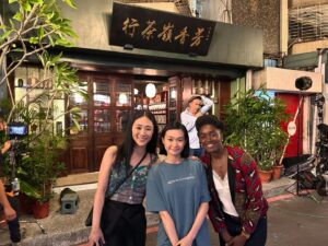 Wei Huang Instagram - Memories in Perfume Hill. 
第一次參與法國導演的長片作品，在一半台灣劇組一半法國劇組的合作下完成，跨國合製真的很不容易，謝謝所有工作人員的照顧，我愛你們，辛苦了🫶🏻
謝謝導演Sissako讓我飾演小雯，芳香嶺茶行打工的少女，在茶香的包圍下度過了很幸福的拍攝期。

《以愛之茗》戲院上映中🍵 @colafilms @gaumont_