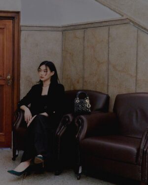 Wei Huang Instagram - With little secret, With Lady Dior. 
下著大雨的日子，盛裝打扮跟Zoe久違的見面，聊著聊著雨停了，我們一起拍下這組照片，紀念交換秘密的那一刻。
@dior #diorcruise