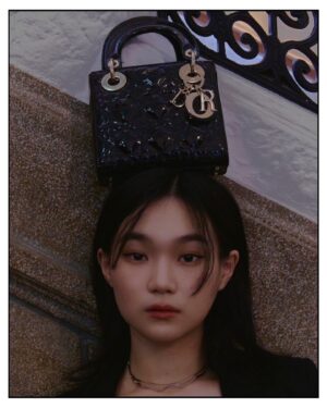 Wei Huang Instagram - With little secret, With Lady Dior. 
下著大雨的日子，盛裝打扮跟Zoe久違的見面，聊著聊著雨停了，我們一起拍下這組照片，紀念交換秘密的那一刻。
@dior #diorcruise