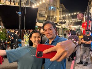 Wei Huang Instagram - Memories in Perfume Hill. 
第一次參與法國導演的長片作品，在一半台灣劇組一半法國劇組的合作下完成，跨國合製真的很不容易，謝謝所有工作人員的照顧，我愛你們，辛苦了🫶🏻
謝謝導演Sissako讓我飾演小雯，芳香嶺茶行打工的少女，在茶香的包圍下度過了很幸福的拍攝期。

《以愛之茗》戲院上映中🍵 @colafilms @gaumont_