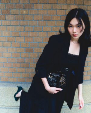 Wei Huang Instagram - With little secret, With Lady Dior. 
下著大雨的日子，盛裝打扮跟Zoe久違的見面，聊著聊著雨停了，我們一起拍下這組照片，紀念交換秘密的那一刻。
@dior #diorcruise