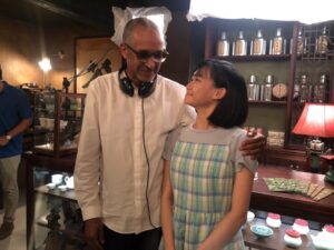 Wei Huang Instagram - Memories in Perfume Hill. 
第一次參與法國導演的長片作品，在一半台灣劇組一半法國劇組的合作下完成，跨國合製真的很不容易，謝謝所有工作人員的照顧，我愛你們，辛苦了🫶🏻
謝謝導演Sissako讓我飾演小雯，芳香嶺茶行打工的少女，在茶香的包圍下度過了很幸福的拍攝期。

《以愛之茗》戲院上映中🍵 @colafilms @gaumont_