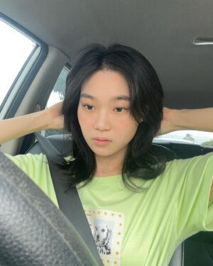 Wei Huang Instagram - 早安 塞車時的整理頭毛三連拍拍拍
