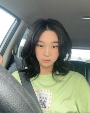 Wei Huang Instagram - 早安 塞車時的整理頭毛三連拍拍拍