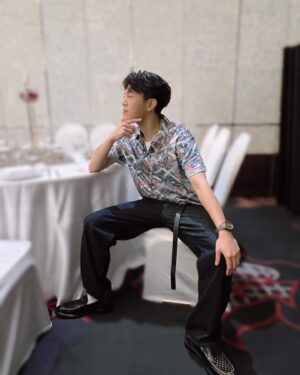 Weibird Wei Instagram - 謝謝 #惠氏 與 #大樹藥局 
第一次踩著星光大道唱歌給大家聽😂🦭
大家真是太熱情了❤️‍🔥❤️‍🔥❤️‍🔥❤️‍🔥

@paulsmithdesign 
@bluebelltw 

圖
1 👐
2 試圖帥氣
3 上班中
4 很認真上班📸
5 你也覺得我很認真嗎
6 再說一次👂
7 下班