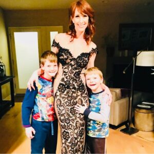 Wendy Braun Instagram - Happy Mother’s Day to all the amazing mothers out there for doing all that you do (and being totally exhausted at the end of the day) but still encouraging   loving. 🙌💕😘 I see you.  I get you. I am you. Be proud of all you give and remember to give that love back to yourself too. 💕😍🙌 And to anyone who has lost their mother, I know how hard today can be. I lost my dear mom 12 years ago, so I understand. Know that her light shines through you today and always and when you think of her today (or anytime) it’s because she thought of you first😍💕😘 #HappyMothersDay2022 #momlife #actorlife #Actorinspiration #loveyourself #boymom