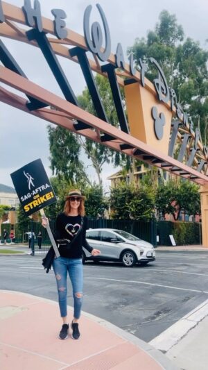 Wendy Braun Instagram - #SAGAFTRAstrong Union strong at Disney today with actors I’ve known for decades and others I’ve just met…and some of my amazing students! Loved walking the picket line in solidarity with you all! @larrysullivan  @jeffwitzke  @tiffany_smith @actorinspirit  Here’s to holding the vision of a brighter future and advocating for what is right. Remember, it is the creative warrior who is strong, resilient and when you get knocked down, you get back up, open your heart wider and rise even higher. #creativewarrior #timetorise 🎭😍🎬 #sagaftra #sagaftrastrong @sagaftra  #Actorinspiration #SuccessBreakthrough #SBWalumni