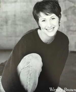 Wendy Braun Instagram - #WaybackWednesday Did you have a headshot back in the 90’s? It most likely would have been black and white, a 3/4 pose and for the ladies...an oversized knit sweater, am I right? 😂🙌 

Here is my most recent shot- with the same photographer, the amazing Jeff Nicholson. (Swipe left) What would I tell the first girl? You’re doin’ great. It only gets better. 

Keep going sunshine. 🎬😜

⭐️ What would you tell your younger self?  #actorlife #ActorInspiration #KeepGoingSunshine #atypicalnetflix #Forbes
