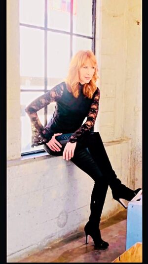 Wendy Braun Instagram - Just booked a great role in a feature film and I’m excited to collaborate with so many talented creatives.  I know the actors are the ones in front of the camera, but the teams of people behind the scenes that make it all happen are vast. Shout out to my amazing reps, casting directors, casting assistants, writers, producers, director, wardrobe, hair and makeup, camera department, production design, props, lighting, sound, gaffers, craft services, transportation and on and on. Every time  I walk on to the set, I feel such gratitude for all the talented people I get to collaborate with to bring a story to life. Thank you all! #LoveMyJob #ActorInspiration #Actorlife