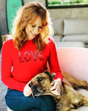 Wendy Braun Instagram - ❤️❤️❤️ Love the love that’s all around you.  Sitting in our outdoor room with this sweet rescue dog reminds me that everything I need is right here. Happy Sunday! #SoCalLiving #outdoorroom @wagsandwalks #rescuedogsrock