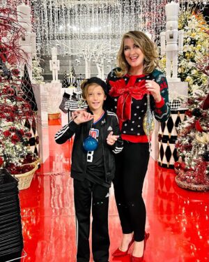 Wendy Burch Instagram - It’s a Christmas tradition to stop by Aldik Home in the Valley for an ornament or two, or 3, or 4…..

#BRADYBURCH #WENDYBURCH #BeingBRADY #WAKEUPWithWENDY #AldikHome #christmasdecor