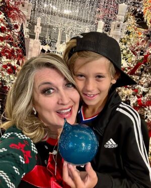 Wendy Burch Instagram - It’s a Christmas tradition to stop by Aldik Home in the Valley for an ornament or two, or 3, or 4…..

#BRADYBURCH #WENDYBURCH #BeingBRADY #WAKEUPWithWENDY #AldikHome #christmasdecor