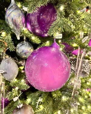 Wendy Burch Instagram - It’s a Christmas tradition to stop by Aldik Home in the Valley for an ornament or two, or 3, or 4…..

#BRADYBURCH #WENDYBURCH #BeingBRADY #WAKEUPWithWENDY #AldikHome #christmasdecor