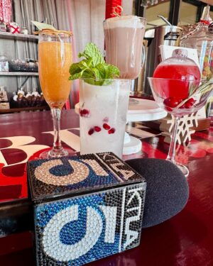 Wendy Burch Instagram - Some days at work are just better than others.

Join me at the TERRANEA RESORT tonight for their annual tree lighting ceremony.

After that, you will find me at the gingerbread bar drinking a “sno-mito” (and yes, the entire bar is made of gingerbread)
 
#WENDYBURCH #WakeUpWithWENDY #KTLA #KTLACommunity #terranearesort #trinaturk