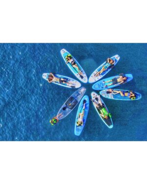Wendy Huang Instagram - ｜
想要抓住夏天的尾巴
那就來趟牛奶海吧🌊✨🤍

前陣子無法跟朋友相見歡
導致我極度想要去哪裡走走
但是工作排程較為緊湊的我無法跑太遠
也不想要跟不認識的隨便湊團
（因為我是尷尬癌患者🤭
所以就決定帶著閨蜜來趟牛奶海微旅行
包下整個遊艇出海的感覺就是開心🛥👭🏻🥳

這次我們選擇日出團想說景色會有多種層次
實際親臨後那種感受和肉眼可見的美真的無法言語
（往左滑就可以看到我說的那種漸層感🥰
先是享受著寧靜的夜晚抬頭仰望無光害的滿屏星空🌌
接著充滿油畫色彩的日出漸漸從龜山島的方向展露頭角🌄
再到艷陽高照晴空萬里的蔚藍海面🌊☀️
真的是美到我即使暈船也要霸佔著C位暈
（是的你沒看錯🥴大家以為我坐在那邊閉著眼睛享受
拍網美照但沒有我就是單純暈到爆🤣

除了在船上和朋友同樂外
遊艇抵達牛奶海時還能下去海上活動😍
雖然大家在玩S U P的時候我還在暈所以沒玩到超可惜
但是我閨蜜代替我好好玩了一波
還拍了超經典的空拍網美照真的超美！！
而且他們很貼心還充氣了一隻獨角獸讓我可以坐🦄️
撫慰了我沒跟到S U P的微失落小心情
除此之外我們搭的是比麗堅號 @bilichien 🛥
裡面的環境很舒適寬敞大家可以坐著聊天吃東西
累了裡面還有張很大很舒服的雙人床可以躺著好好休息
（為什麼我會知道呢 我絕對不會告訴你我在船上
有3分之一的時間都躺在裡面的🤣🤣🤣
整體來說雖然暈船漏掉了一些遊玩的部分蠻可惜
但真的非常值得來一趟！
（想要多來幾次也是很可以🥰
而且除了我們這次參加的日出團之外
其實還有日落團可以選擇🤩
如果你像我一樣是屬於比較夜貓性質、
早上起不來的那一種你就很適合日落團
因為真的睡飽飽比較不容易暈船這樣就能大玩特玩
如果是正常作息的寶們就可以玩日出團
不過如果你24小時精神都很好那你想怎麼玩都可以啦
😂😂😂

最後溫蒂把詳細資訊都貼在下面提供給大家啦❤️
想玩耍的記得提前報名喔🥰

🔺貼心提醒：今年牛奶只到10/11且已全時段額滿
想去牛奶海的朋友可以報名冬季的小琉球或明年4月中開始的牛奶海💕

店家資訊：
比麗堅號 - Bi Li Chien
Line：@893anpxi
地址：宜蘭縣頭城鎮港口路烏石漁港遊艇碼頭

#牛奶海 #海洋 #龜山島 #遊艇 #日出 #夕陽 #sup #比麗堅號bilichien #日落 #游泳圈 #bilichien