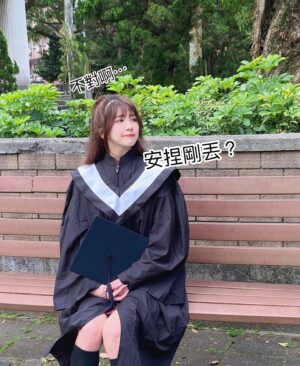 Wendy Huang Instagram - 近期除了獅子王和茶裏王
我想我最佩服的還是廣大的梗友們

逗大家笑笑的一天
（往左滑

#笑笑看看別走心
#他們其實很用心
